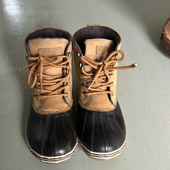 Sperry Little Boy's Bowline Tan Duck Boots Sz: 2M - Picture 2 of 5